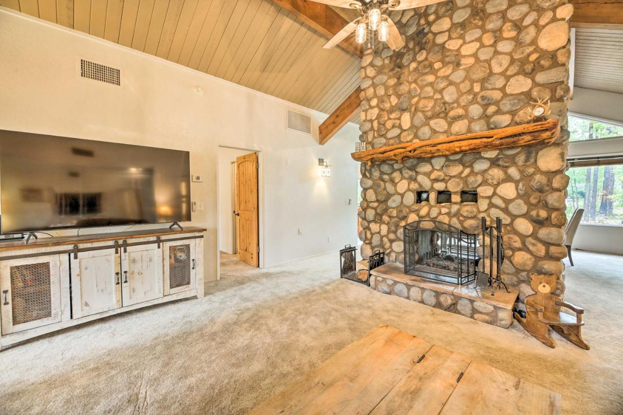 Lush Pinetop Retreat With Large Deck And Wooded Yard! المظهر الخارجي الصورة