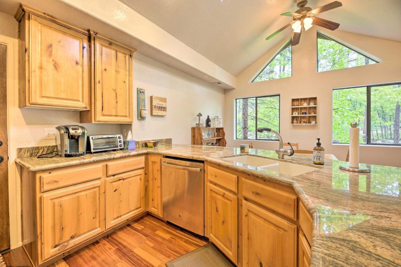 Lush Pinetop Retreat With Large Deck And Wooded Yard! المظهر الخارجي الصورة