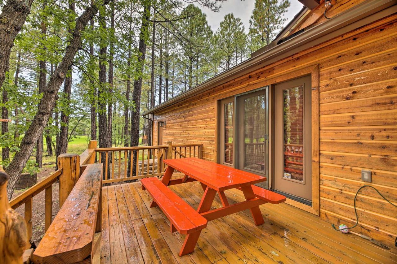 Lush Pinetop Retreat With Large Deck And Wooded Yard! المظهر الخارجي الصورة